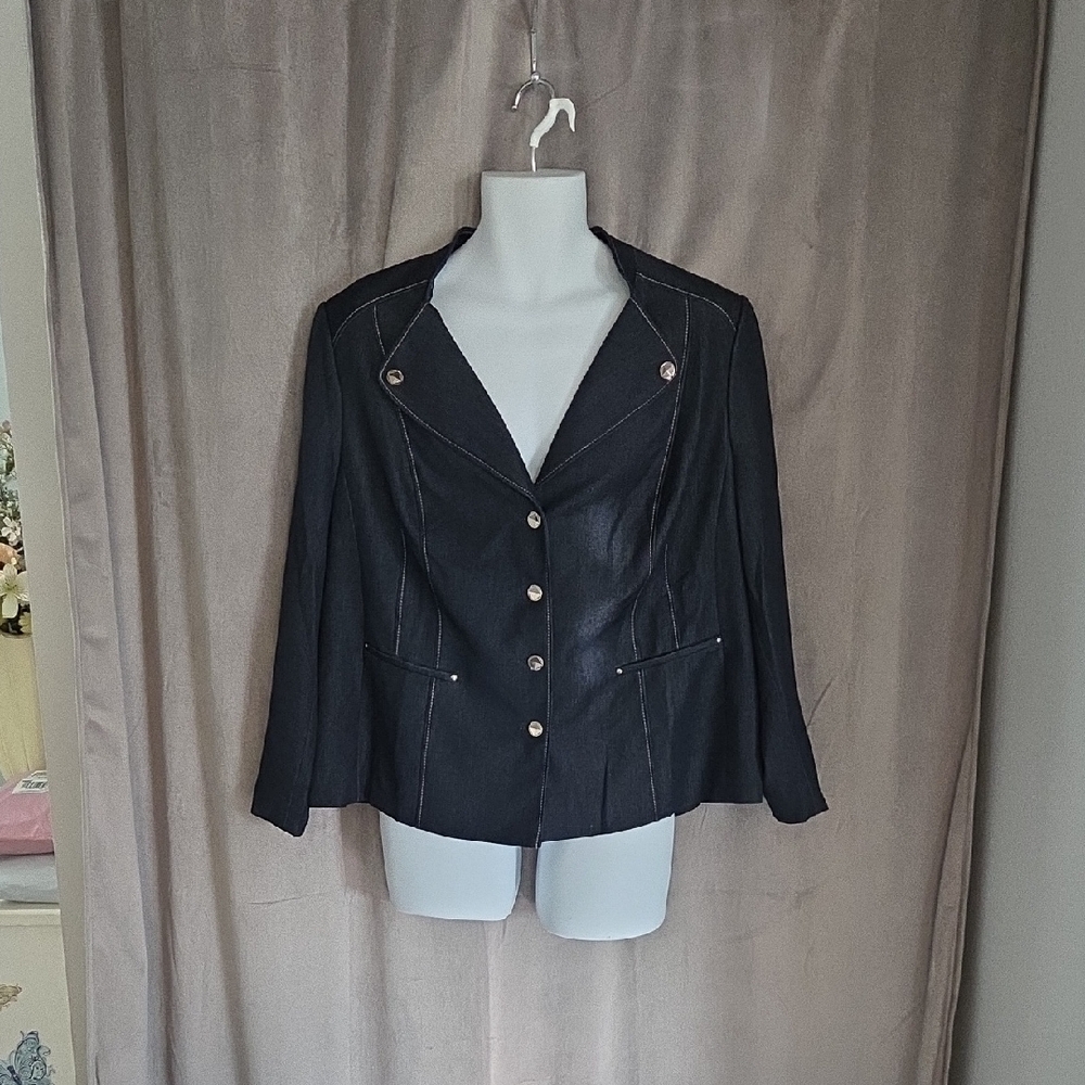 Laura Size 18 Jean Style Women's Blazer with Button Details